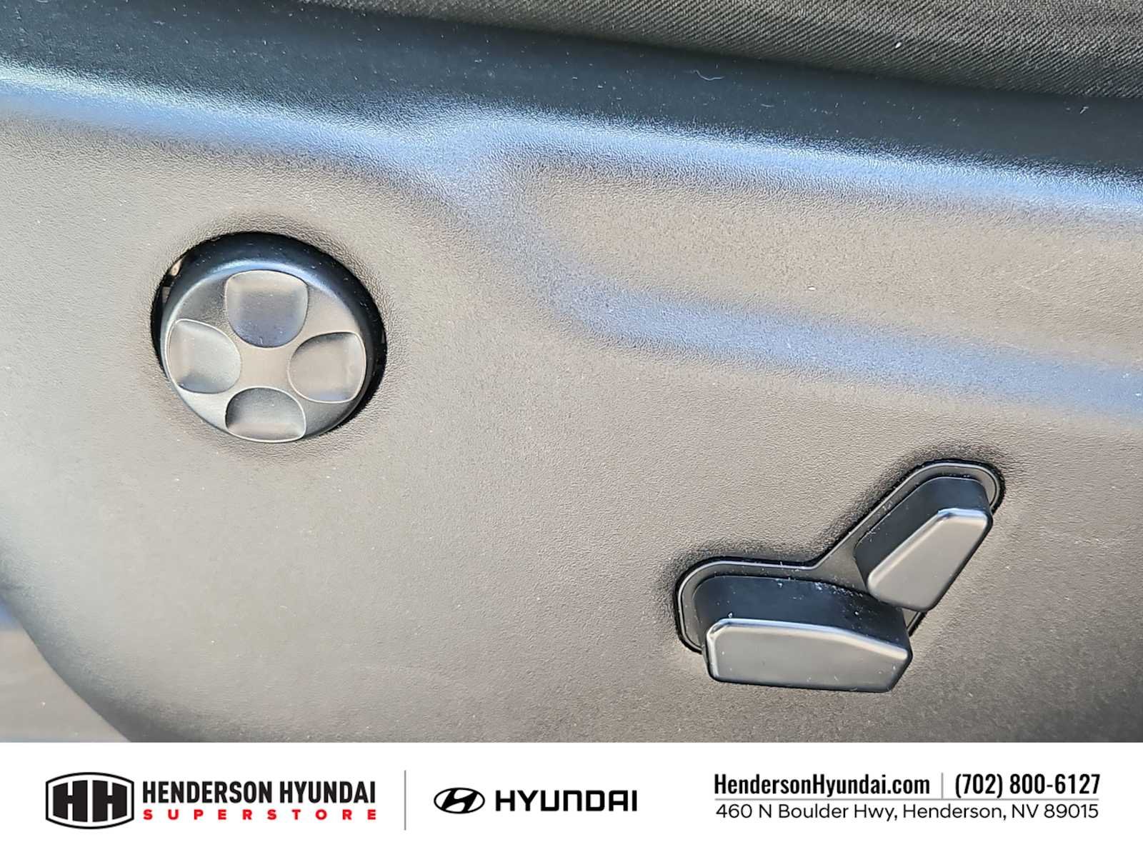 Used 2017 Ivory 3-Coat Jeep Overland image 18
