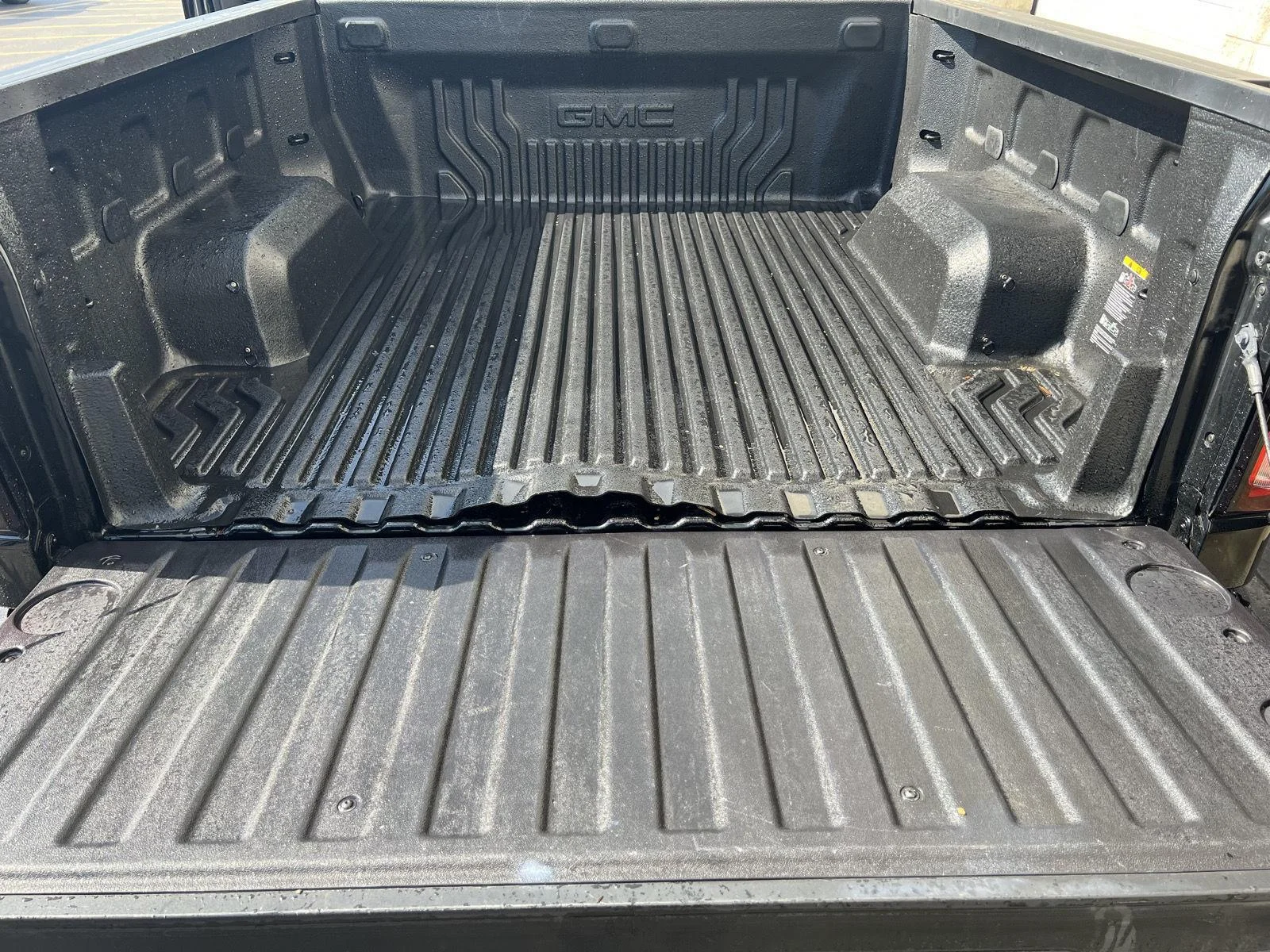 Used 2025 Onyx Black GMC Elevation image 23