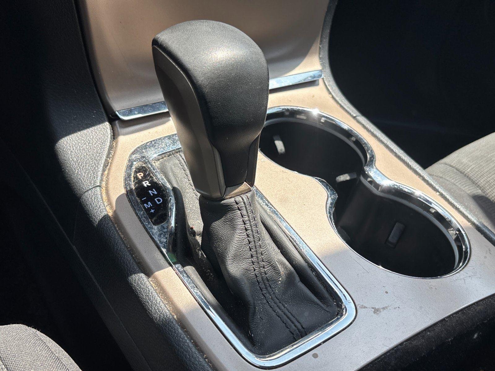Used 2017 Granite Crystal Metallic Clearcoat Jeep Laredo image 27