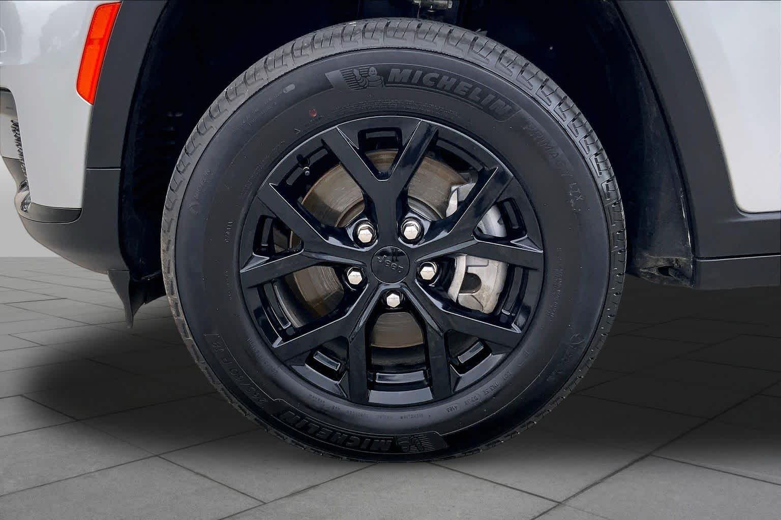 Used 2025 Silver Zynith Jeep Altitude X image 11