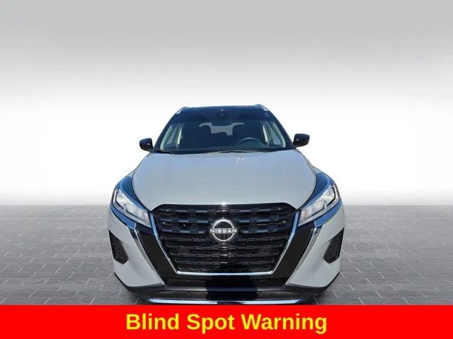 Used 2024 Gray Nissan SV image 2