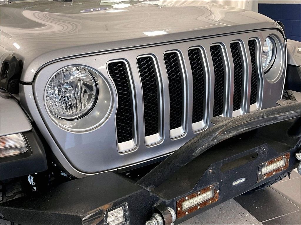 Used 2018 Silver Jeep Unlimited Sahara image 31