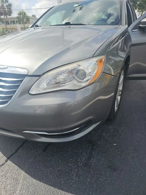 2011 Chrysler 200 Touring's photo