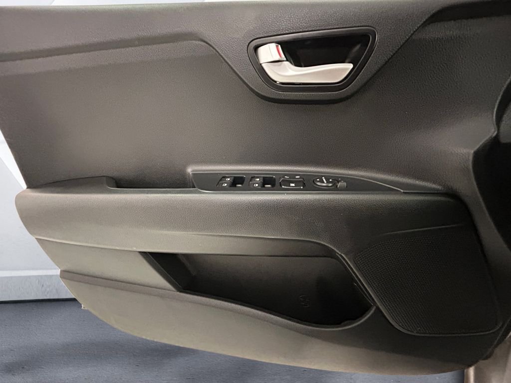 Used 2019 Silver Kia S image 15