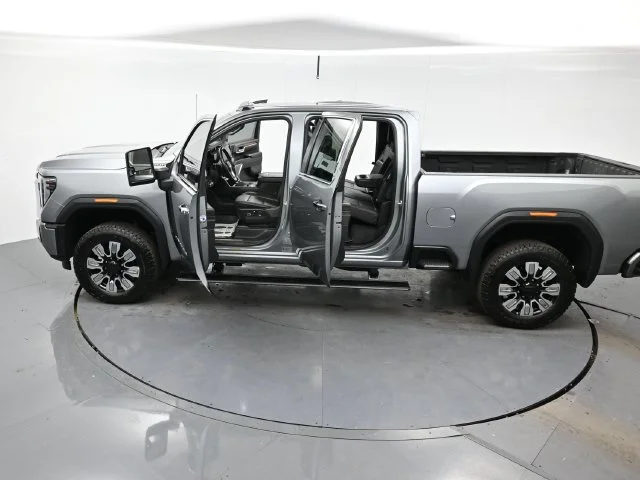 Used 2025 Sterling Metallic GMC Denali image 38