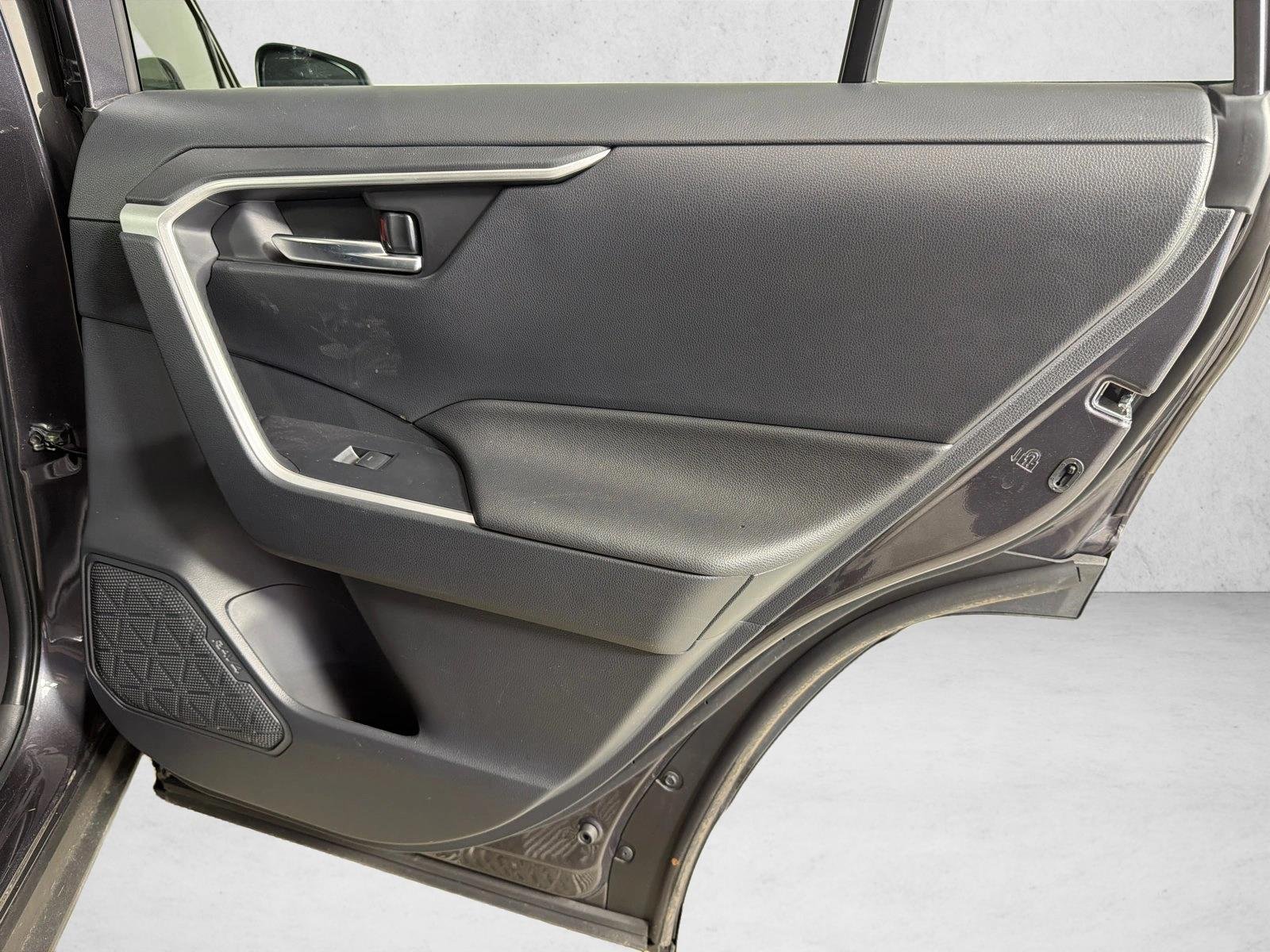 Certified Used 2025  Toyota XLE Premium image 17