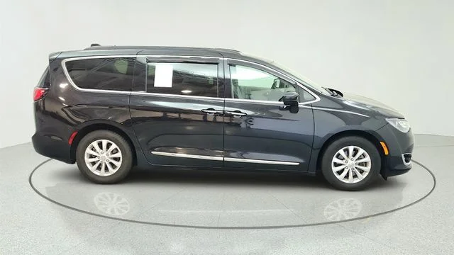 Used 2017 Black Chrysler Touring L image 15