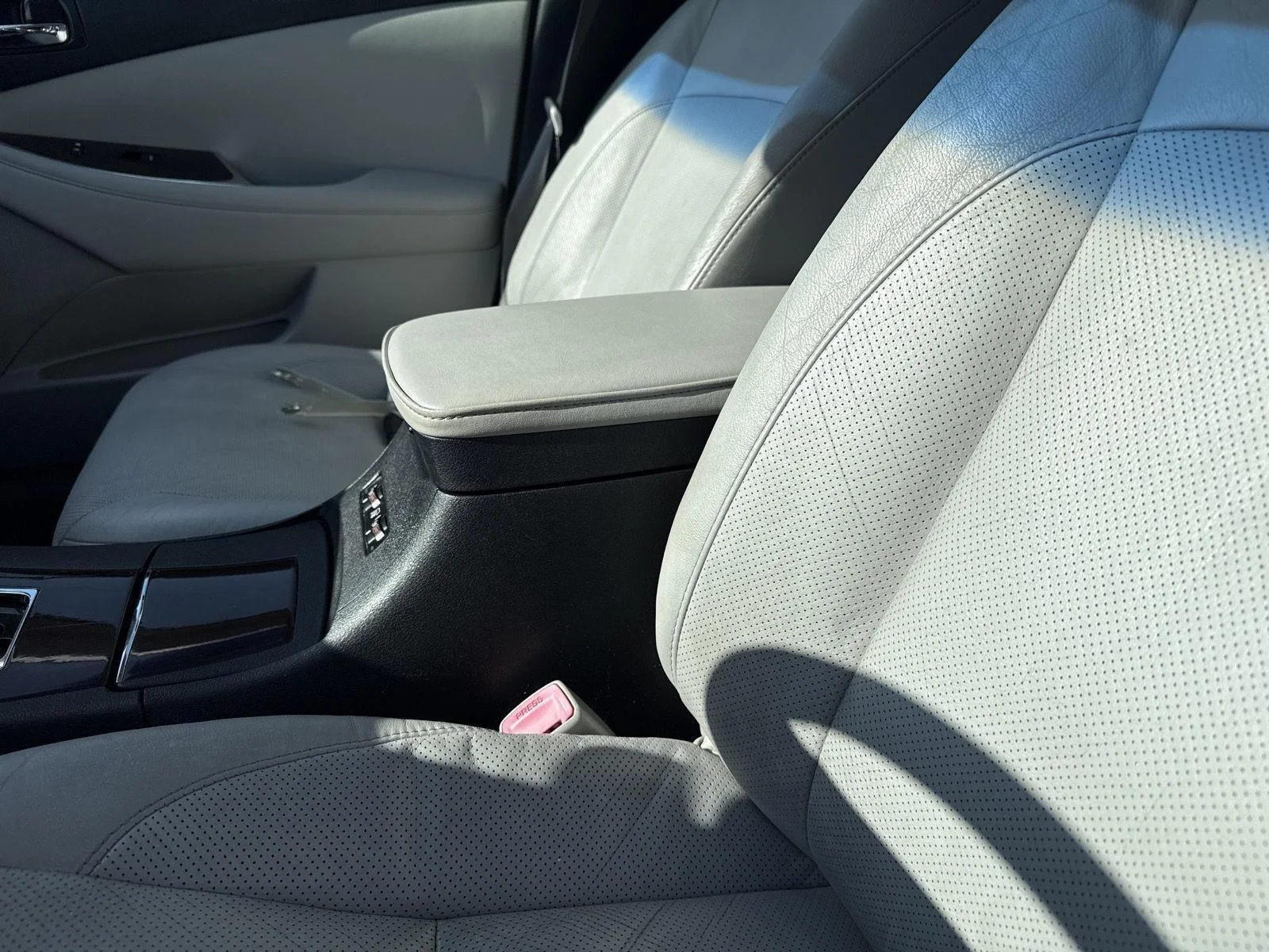 Used 2012 Starfire Pearl Lexus Base image 17