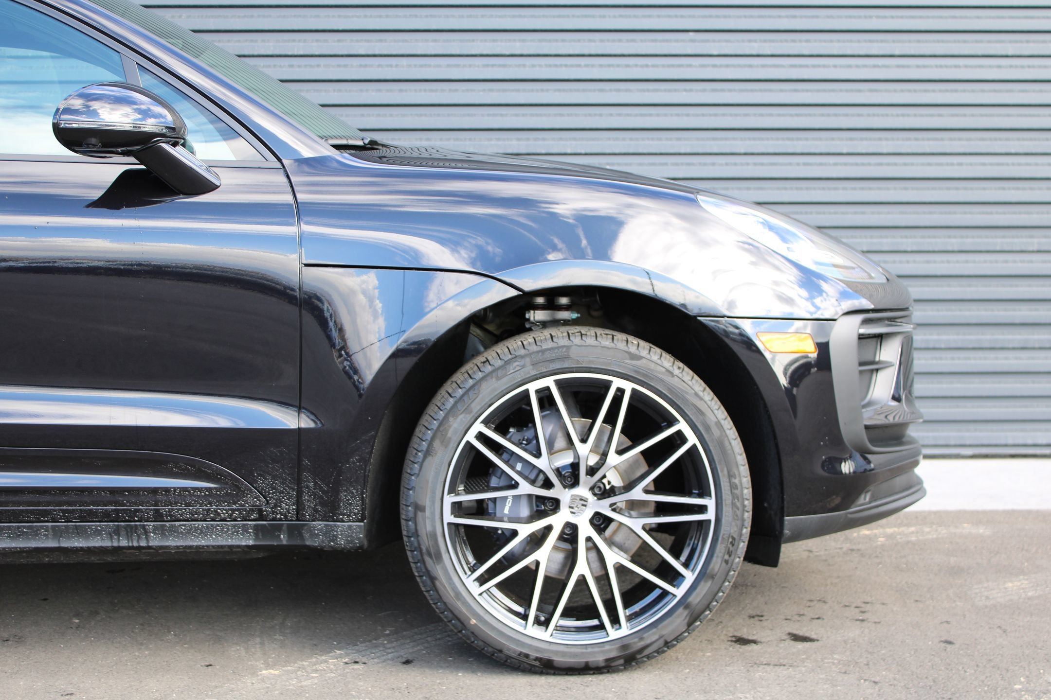 2026 Porsche Macan T - Photo 11
