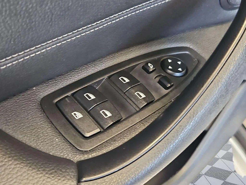 Used 2017 Mineral Gray Metallic BMW xDrive28i image 11