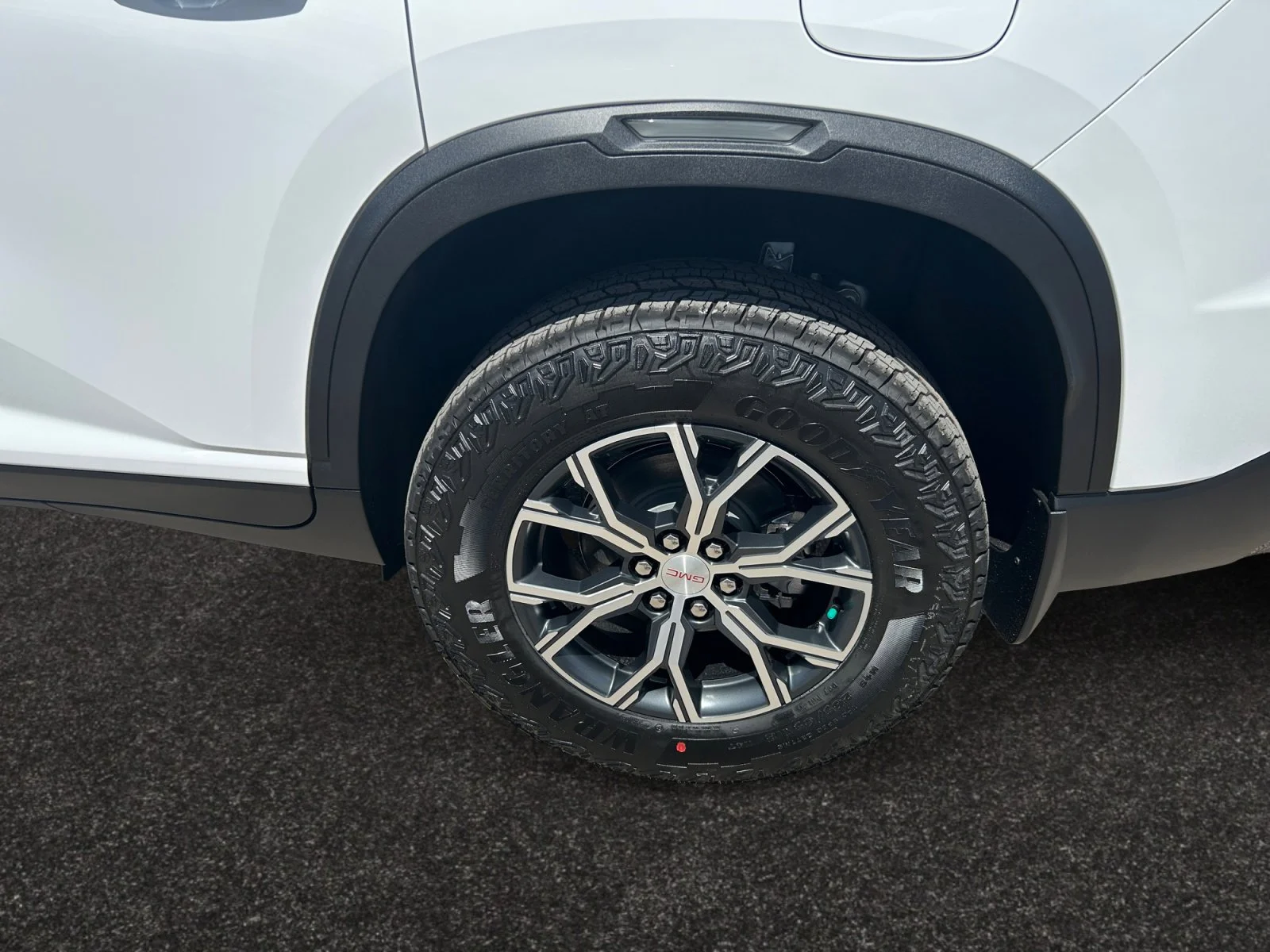 New 2026 Summit White GMC AT4 AWD image 9