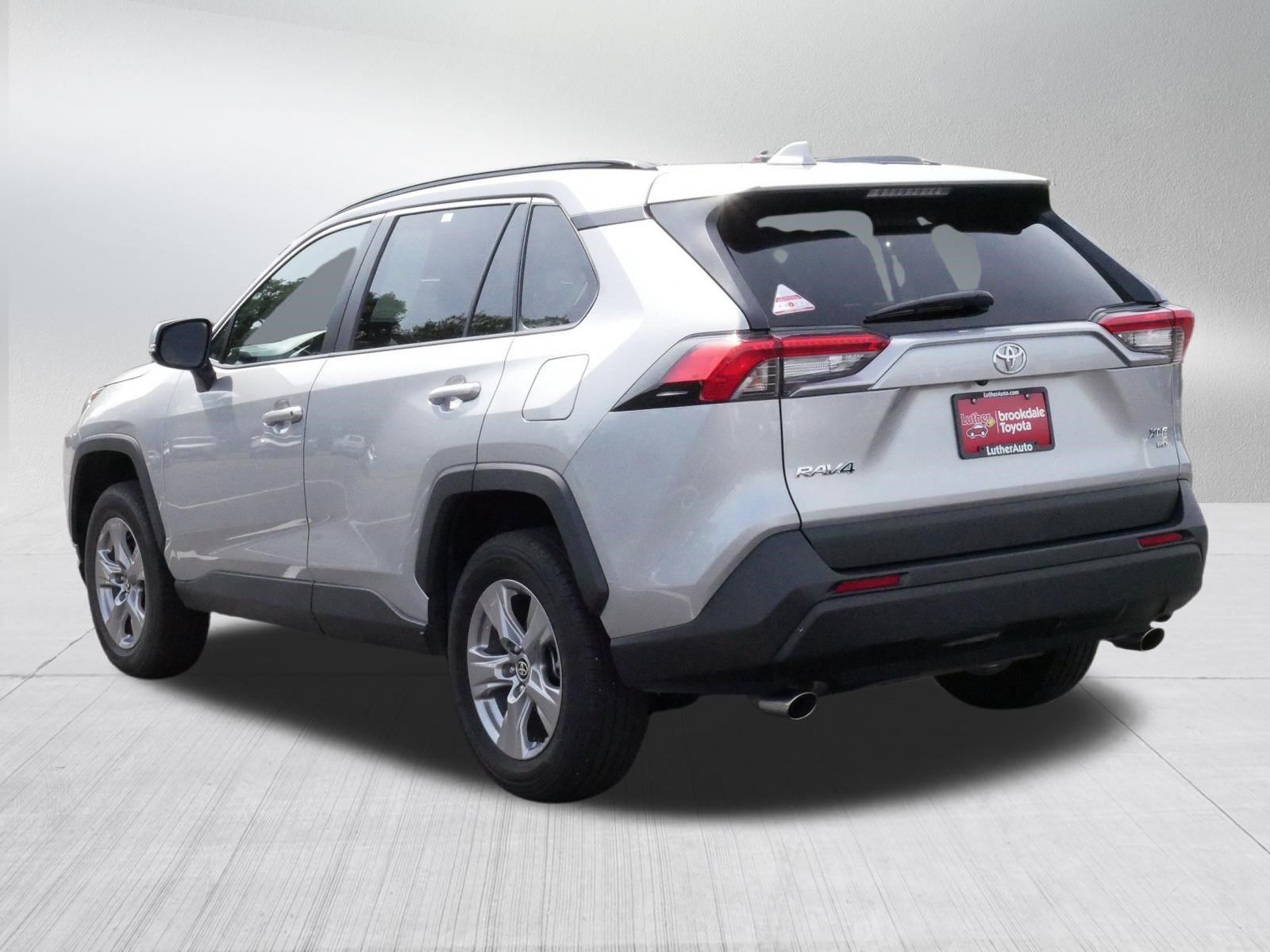 Certified Used 2025 SILVER SKY METALLIC Toyota XLE image 5