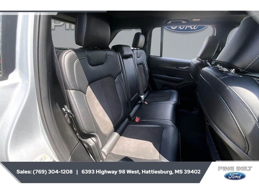 Used 2023 Silver Zynith Jeep Altitude image 20