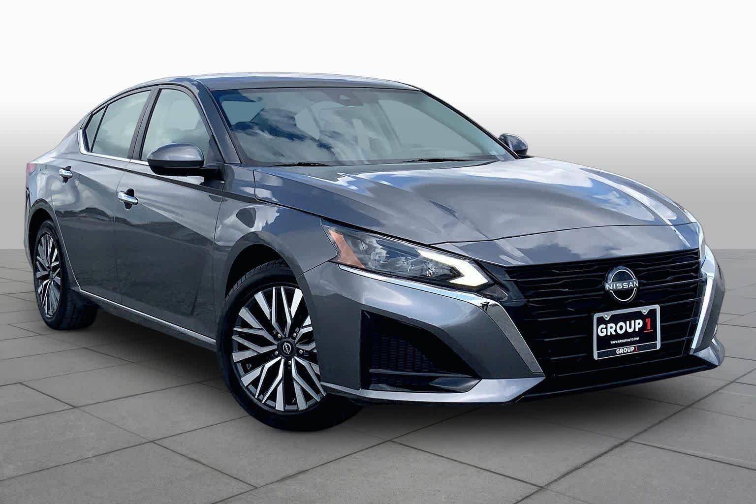 Used 2023 Gun Metallic Nissan 2.5 SV image 3