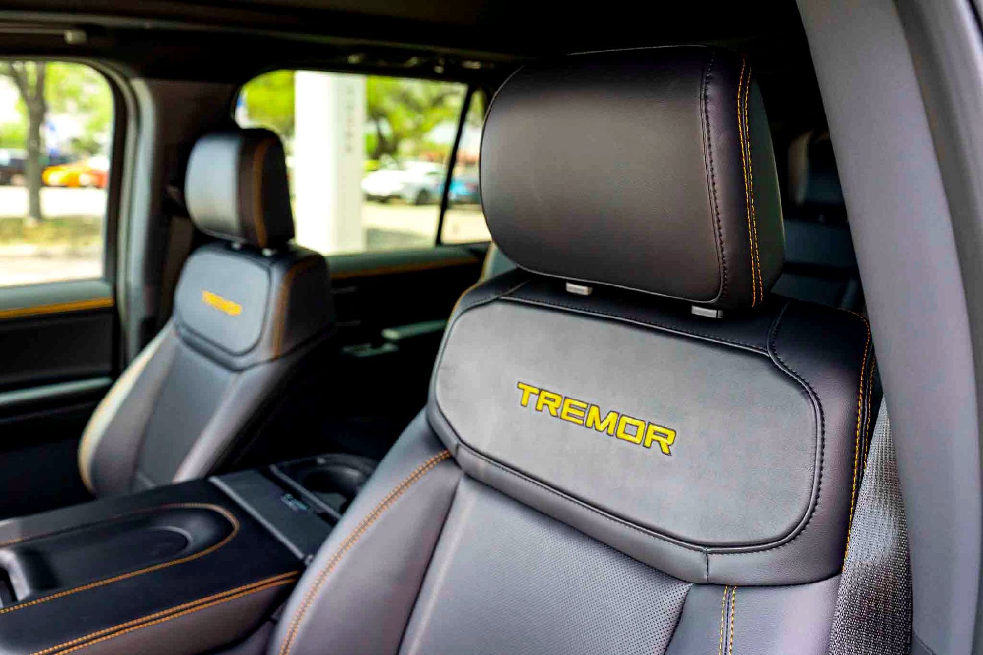 New 2025 Star White Metallic Tri-Coat Ford Tremor image 9