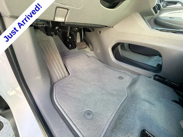 Used 2023 White Chevrolet Premier image 38