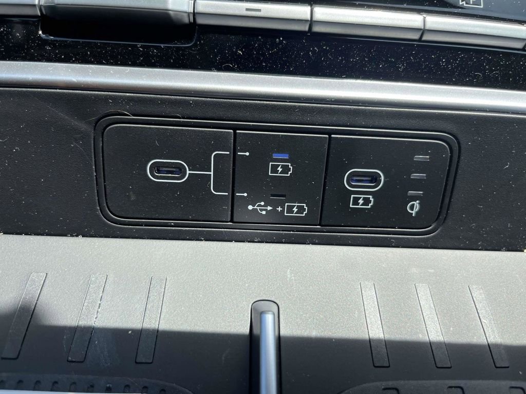 New 2026 White Hyundai SEL FWD image 17