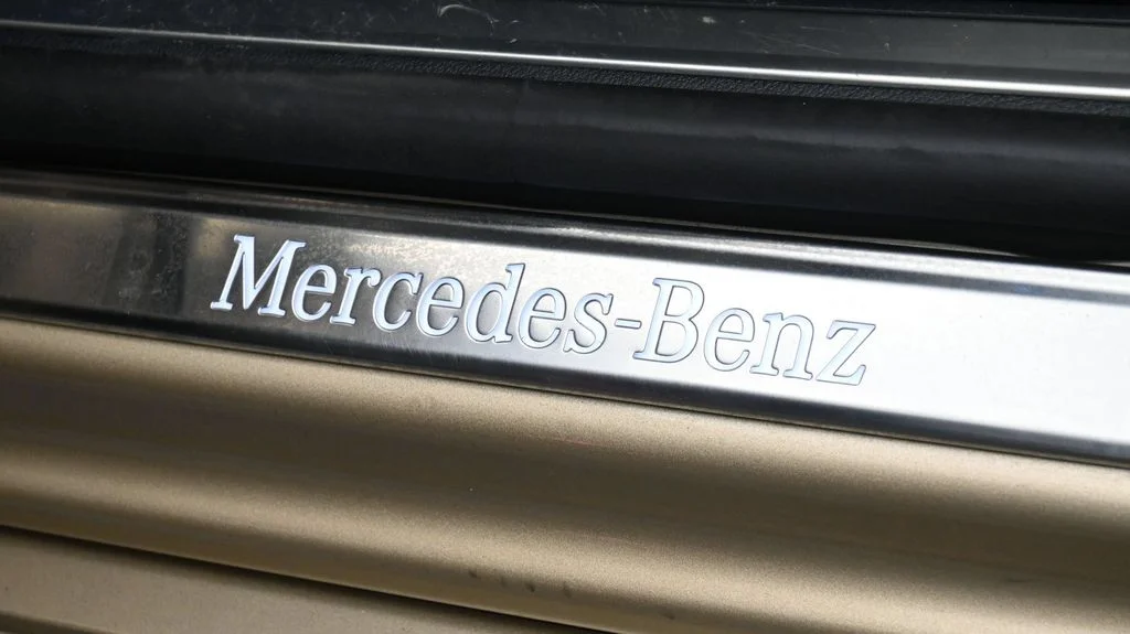 Used 2023 Gold Mercedes-Benz S 580 image 21