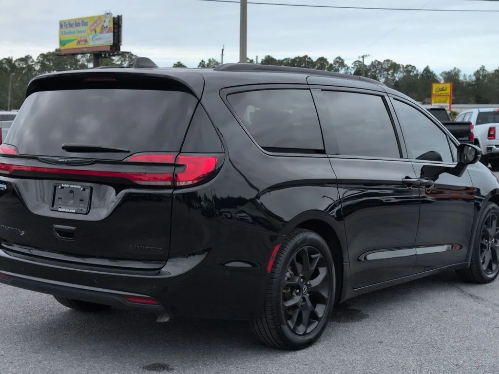 Used 2025 Black Chrysler Limited image 5