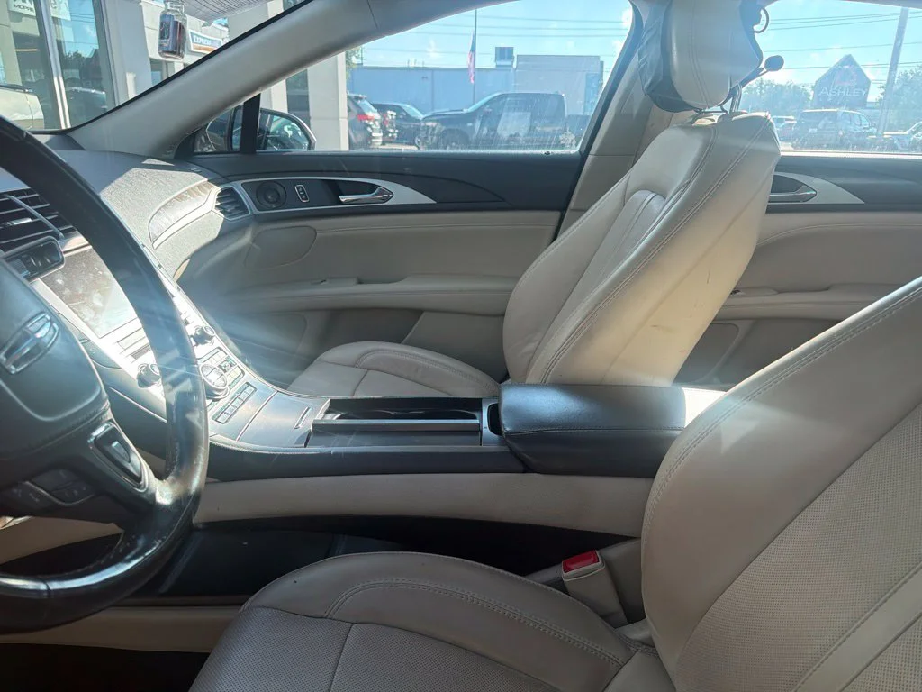 Used 2019 Blue Lincoln Reserve image 25