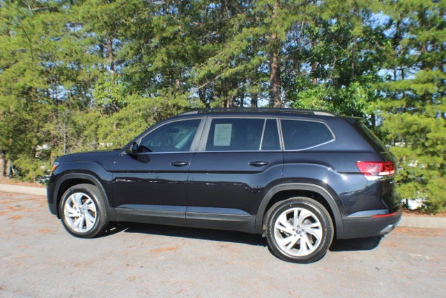 Used 2022 Deep Black Pearl Volkswagen 3.6L V6 SE w/Technology image 3