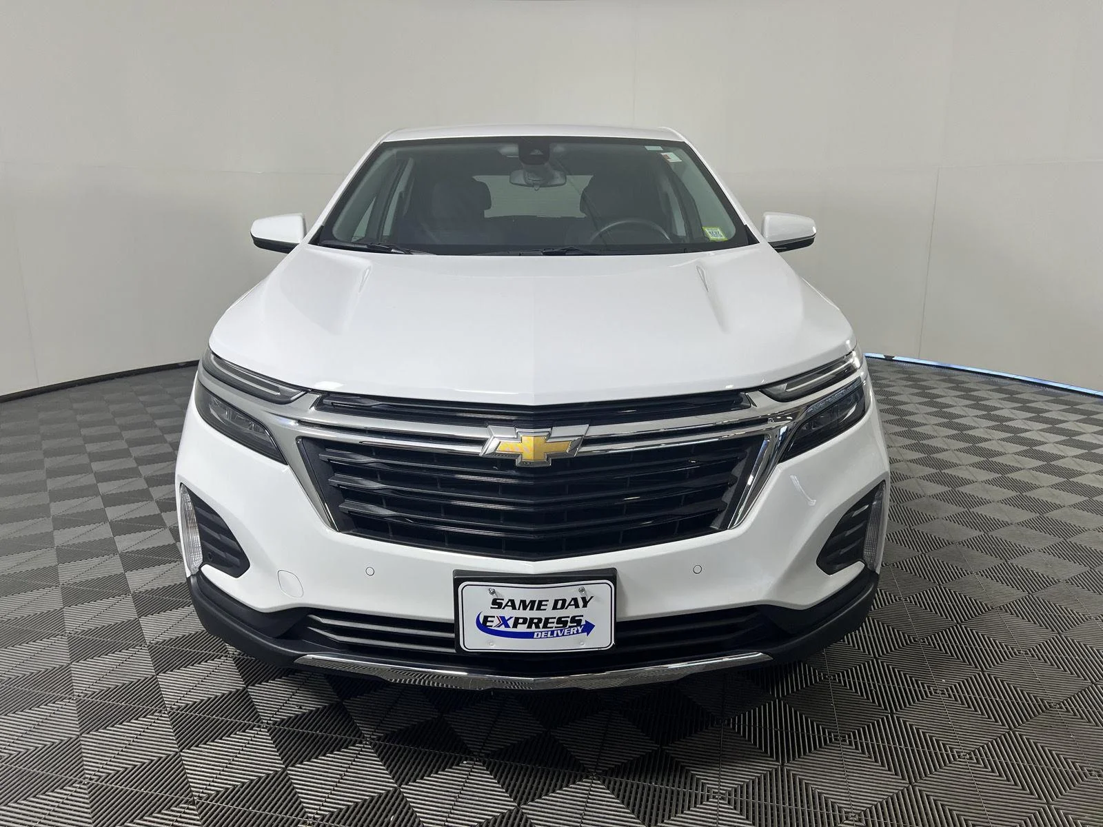 Used 2024 Summit White Chevrolet LT image 30