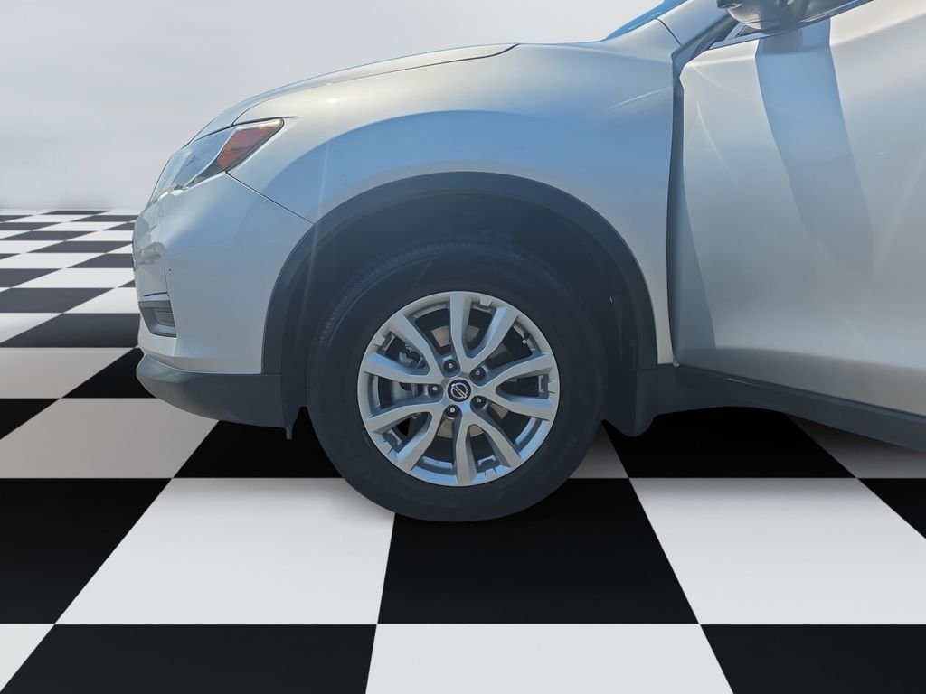 Used 2018 Silver Nissan SV image 14