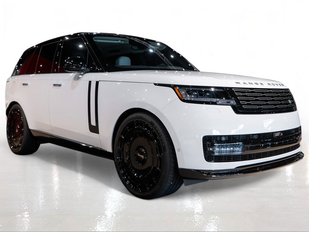 Used 2025 Fuji White Land Rover SE image 8