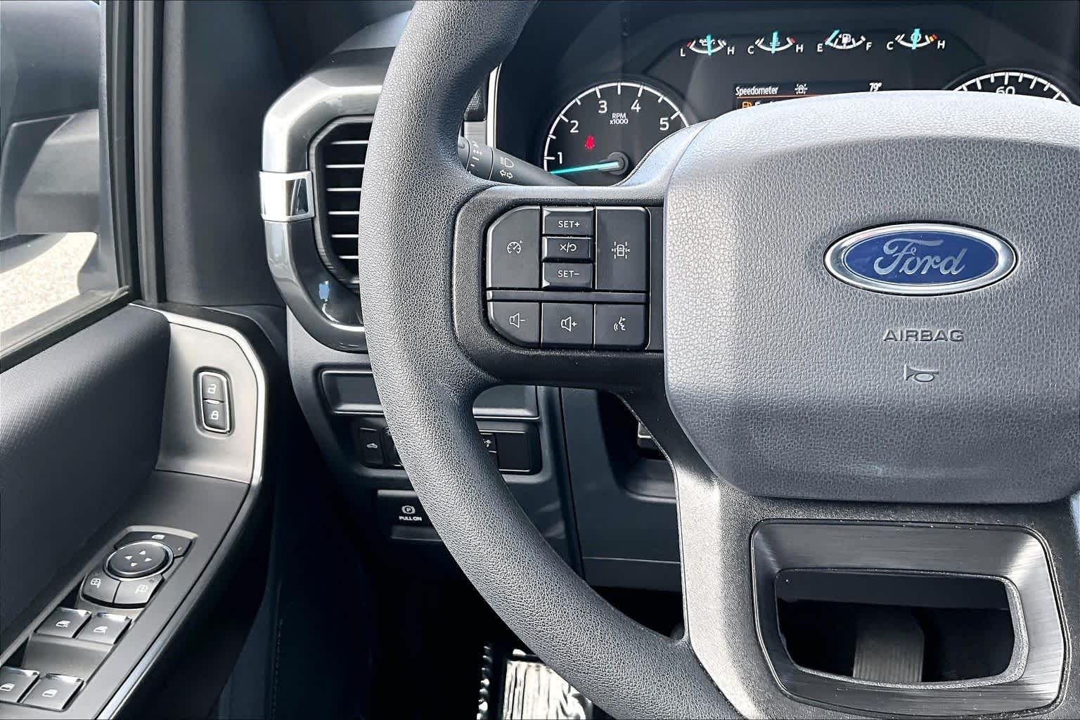 Used 2022 Oxford White Ford XL image 23