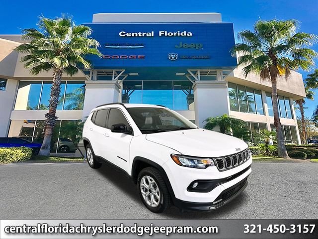 Used 2025 White Jeep Latitude image 1