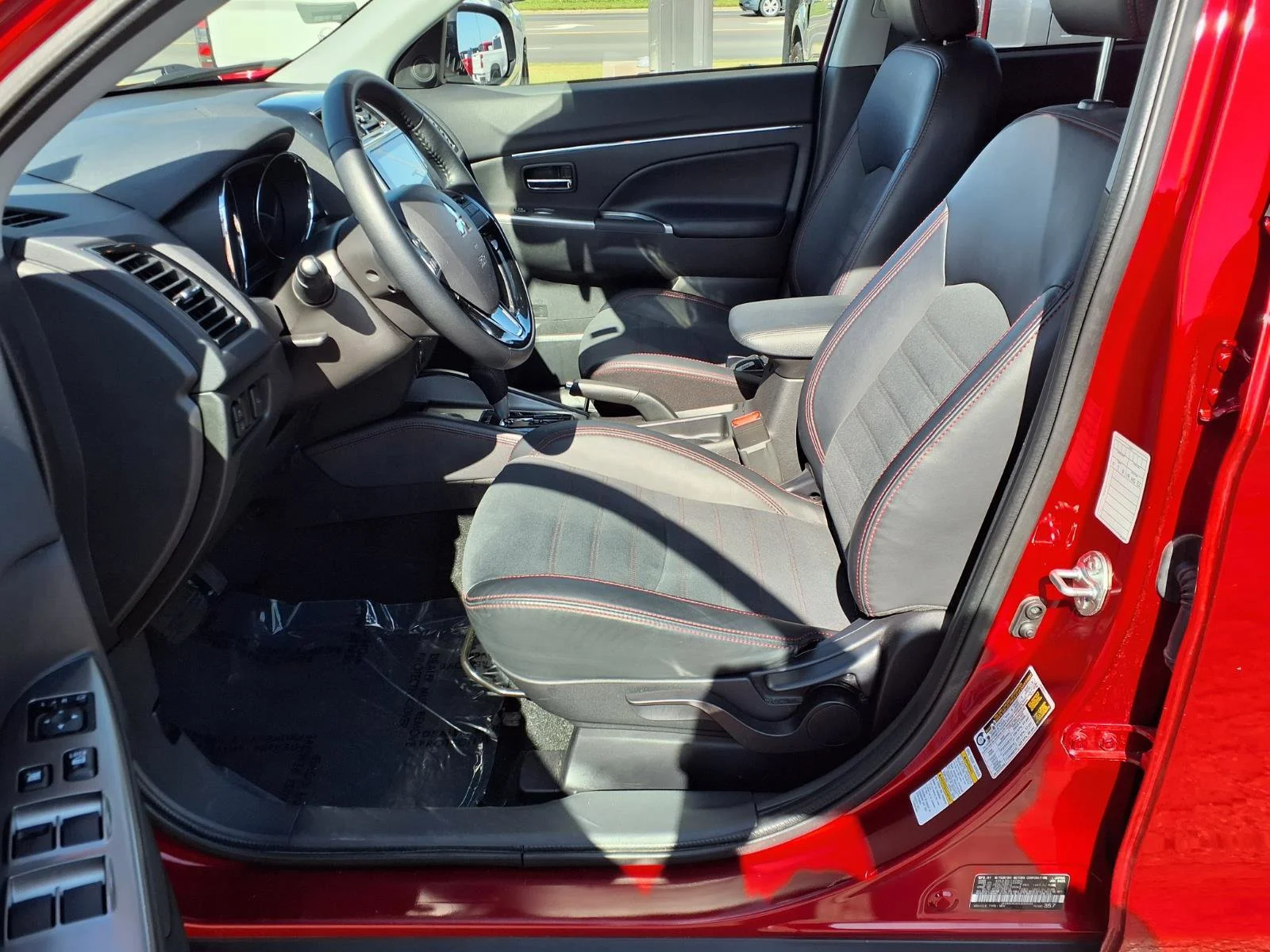 Used 2025 Red Mitsubishi SE image 16