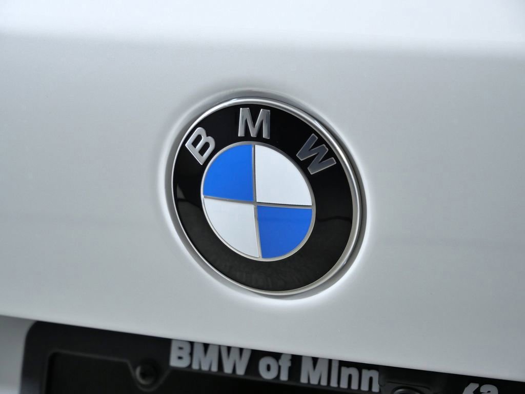Used 2026 Mineral White Metallic BMW xDrive40i image 12