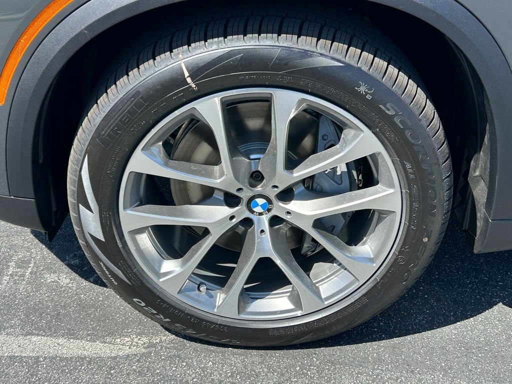 New 2026 Dravit Grey Metallic BMW xDrive50e image 9