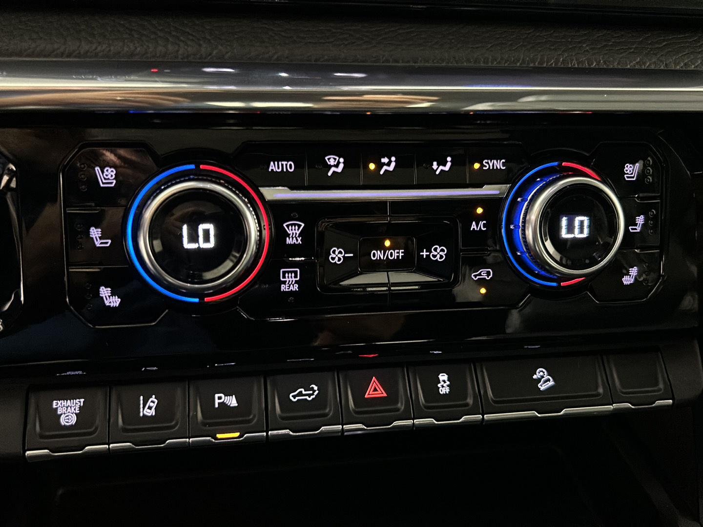 Used 2024 Downpour Metallic GMC Denali image 20