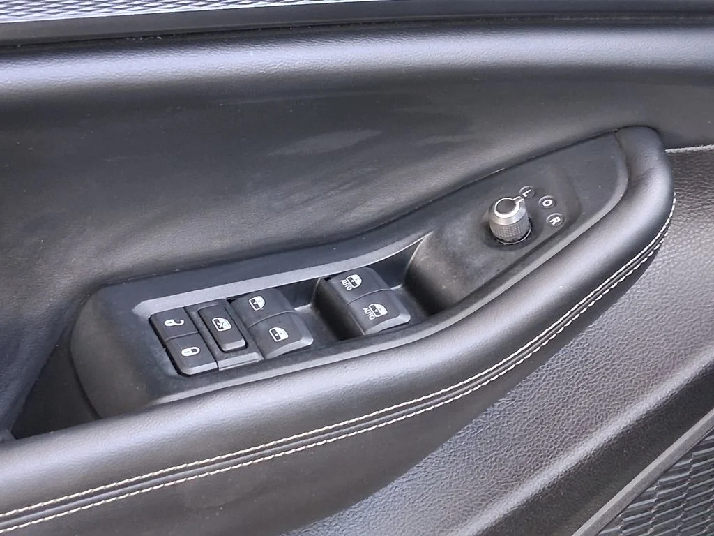 Used 2024 White Jeep Altitude image 16