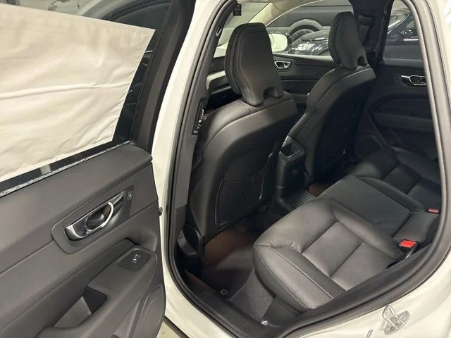 Used 2025 White Volvo T8 Plus image 13