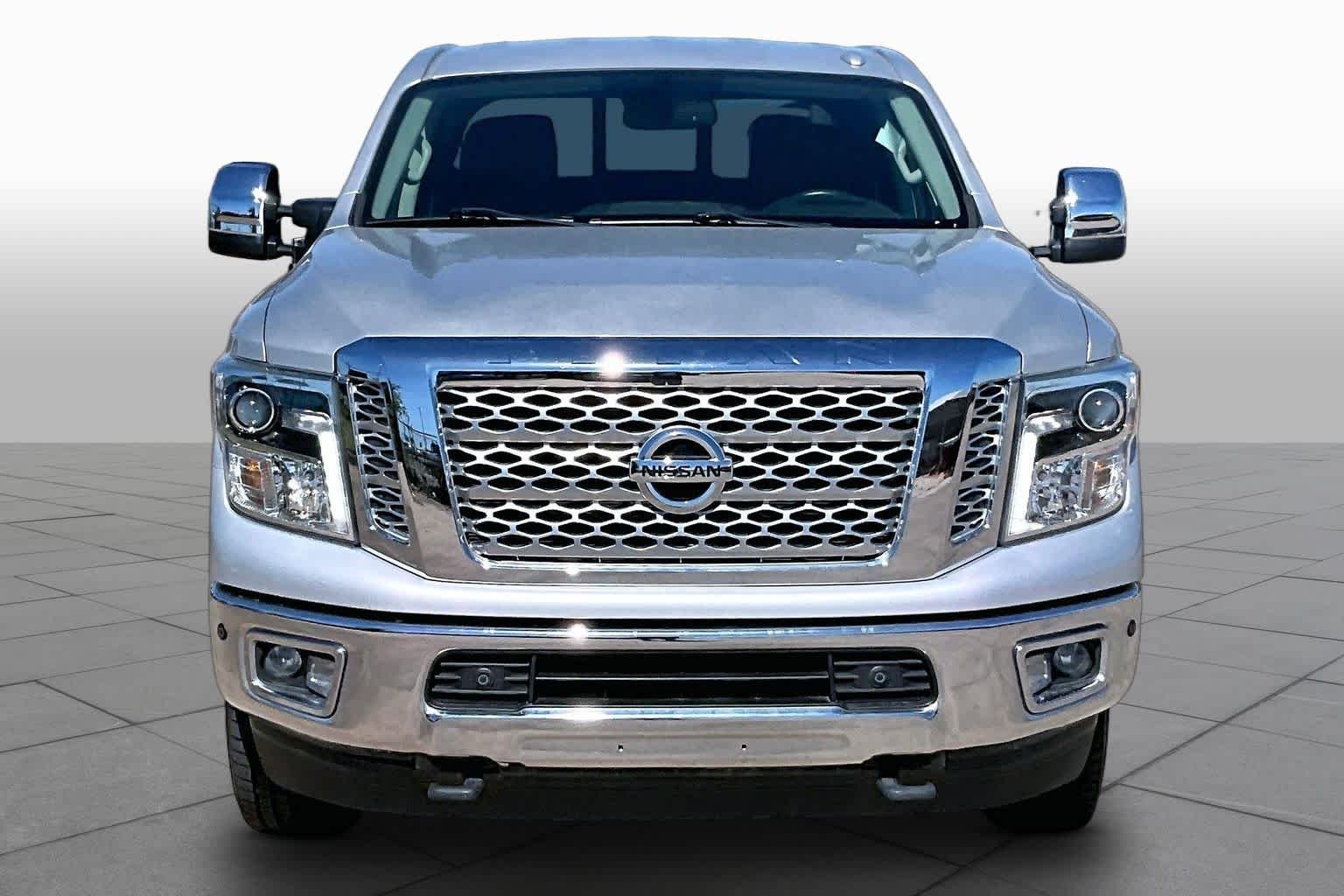 Used 2017 Brilliant Silver Nissan SL image 4