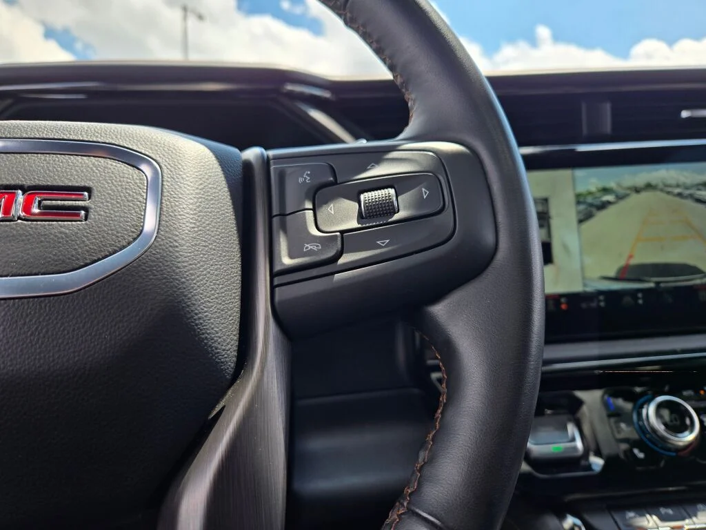 Used 2024 White GMC AT4 image 34