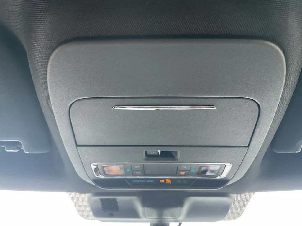 New 2025 Space White Metallic Ford Platinum® image 34