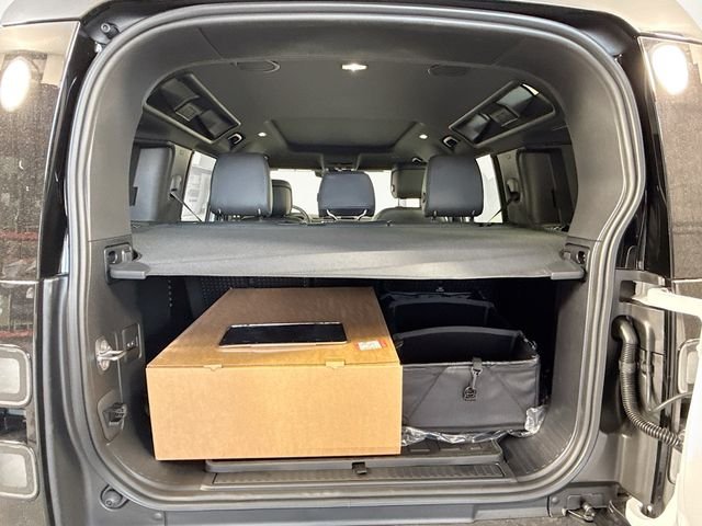 New 2026 Fuji White Land Rover X-Dynamic SE image 28