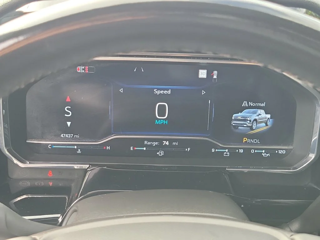 Used 2025 Gray Chevrolet LT image 26