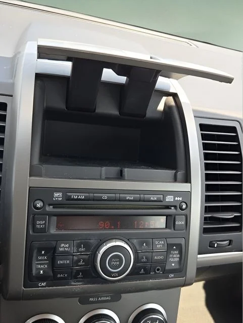 Used 2010 Silver Nissan 2.0 SR image 25