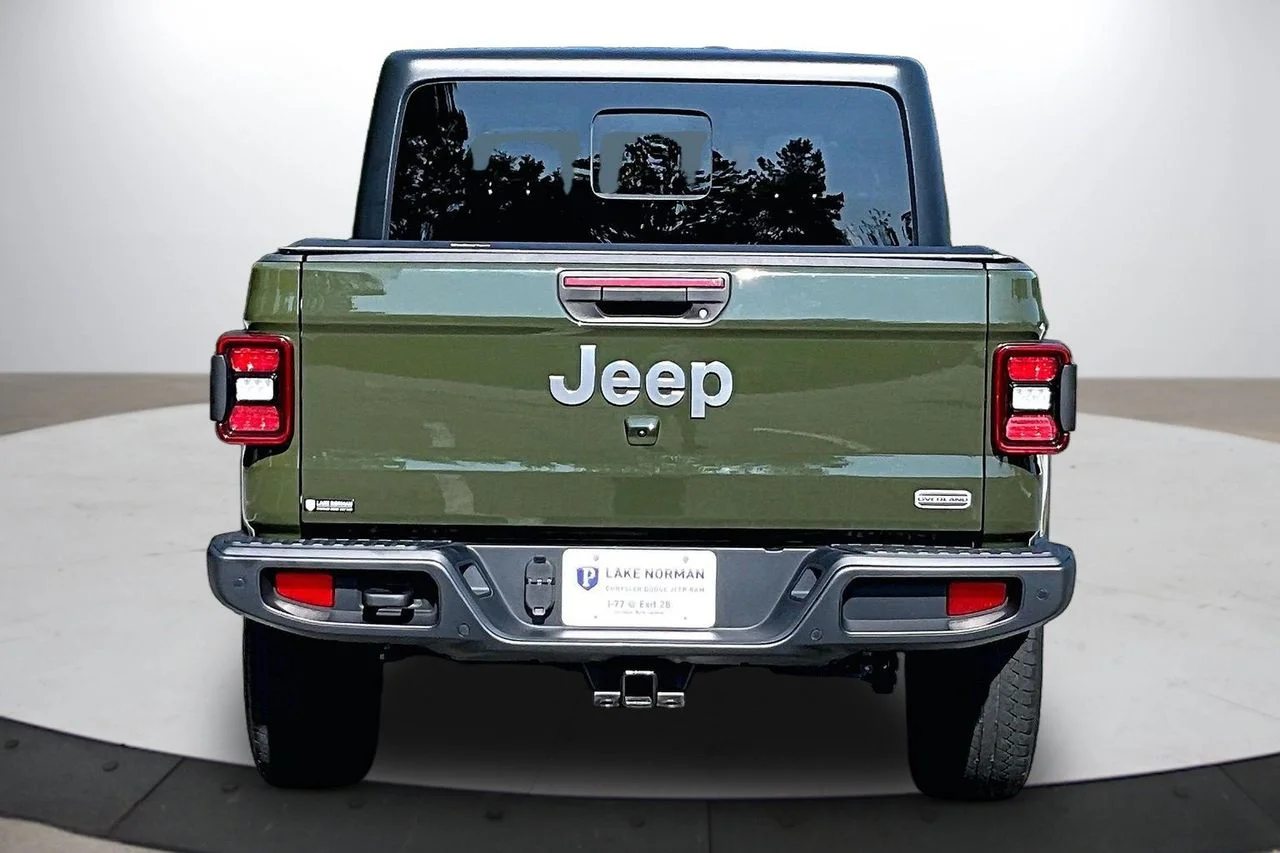 Used 2022 Green Jeep Overland image 8