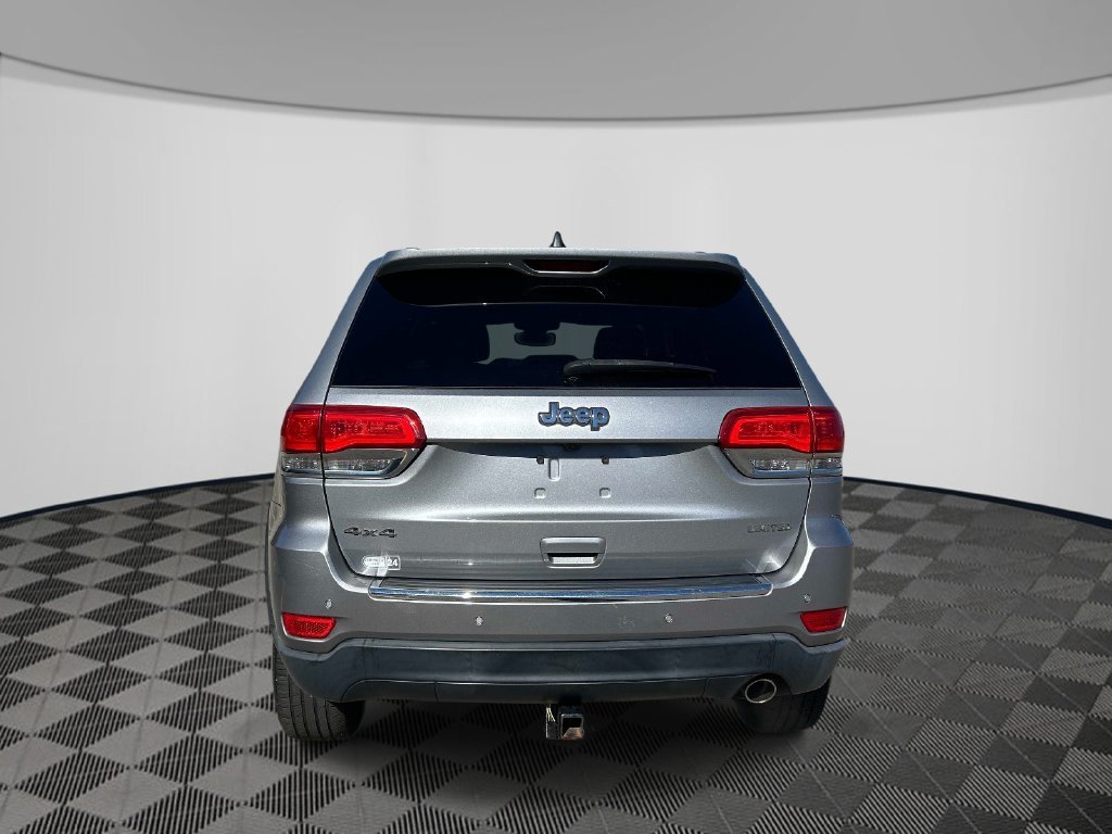 Used 2017 Silver Jeep Limited image 4