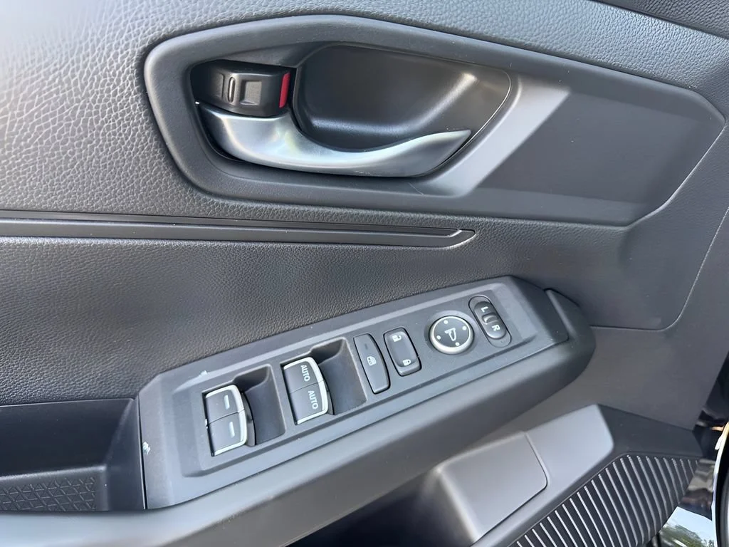 Used 2025 Black Honda LX image 10