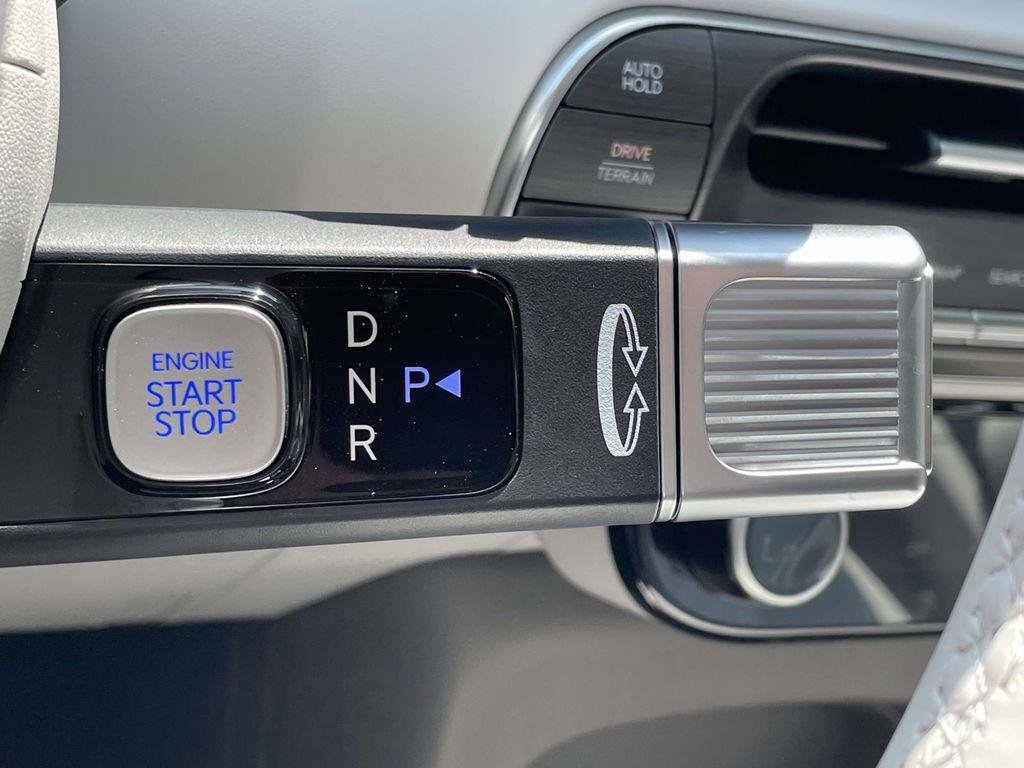 New 2026 White Hyundai SEL 7P image 25