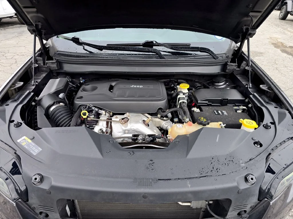 Used 2019 Gray Jeep Latitude Plus image 19