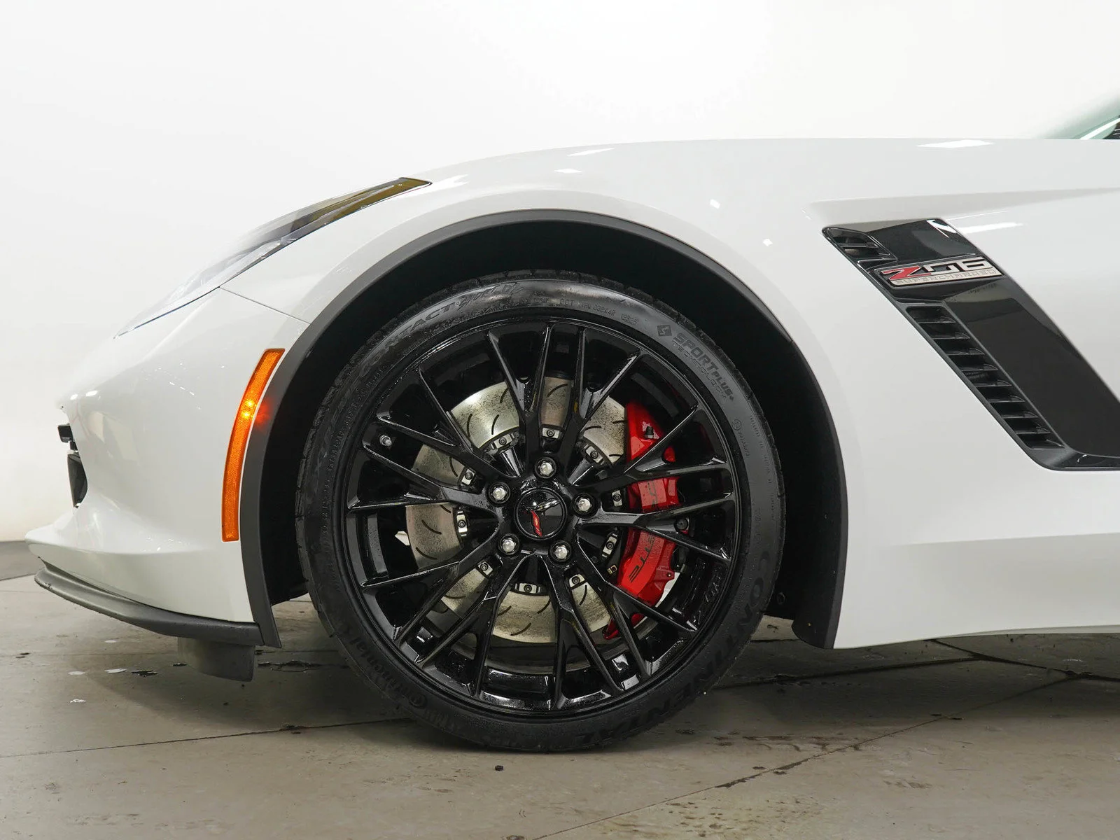 Used 2016 Arctic White Chevrolet Z06 image 23