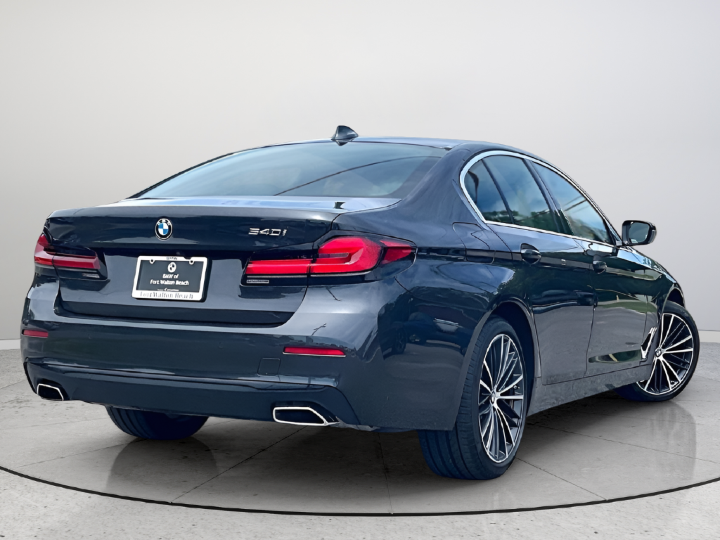 Used 2023 Gray BMW 540i image 4