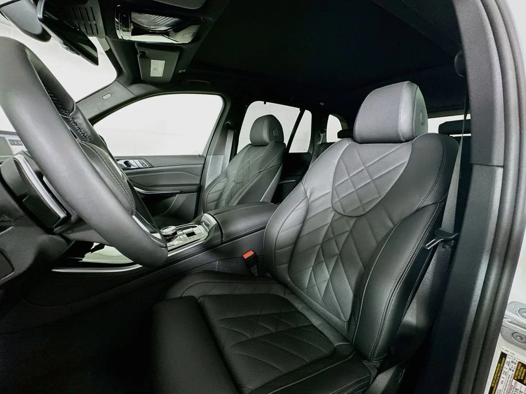 New 2026 Alpine White BMW xDrive40i image 11